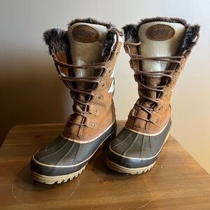 Khombu Adeline duck boots.